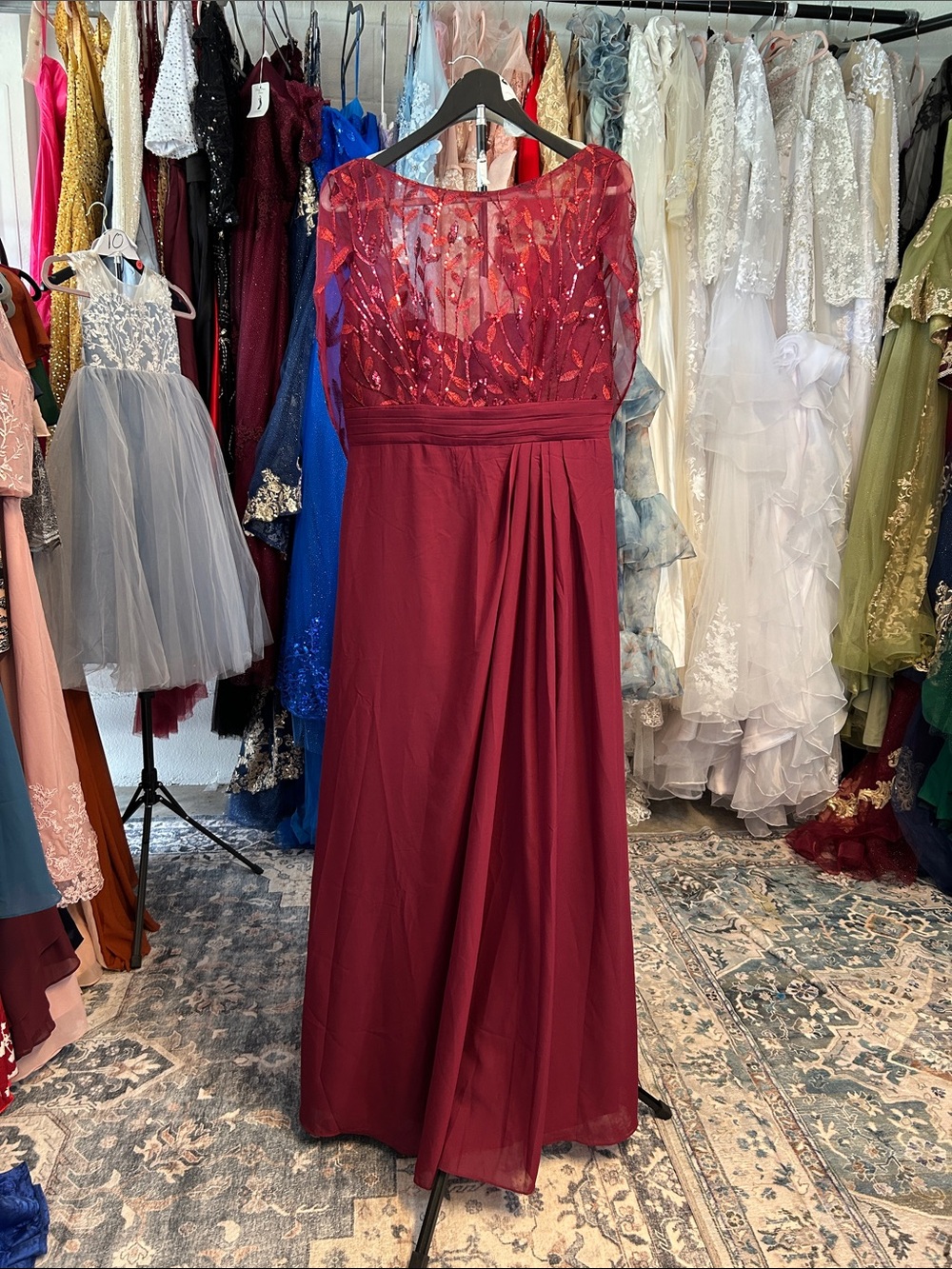 beautiful dress size 14 in burgundy colors full car set back in maxi bottom
